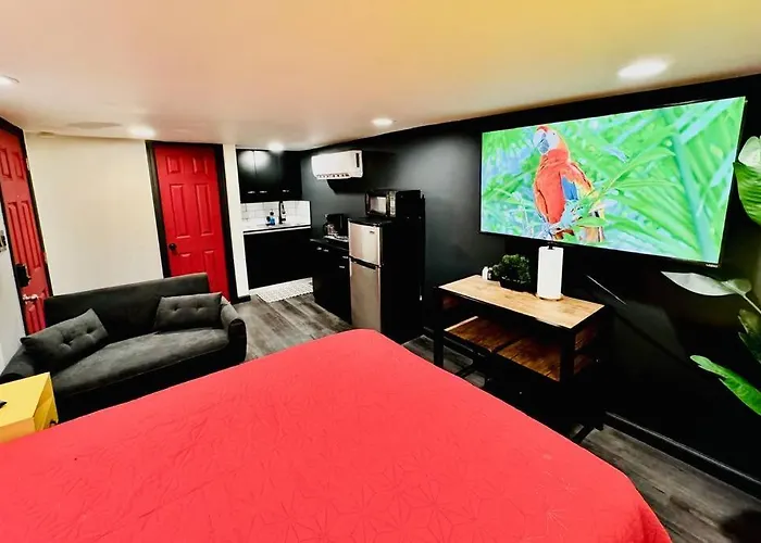 New Tiny Uptown Apartament *