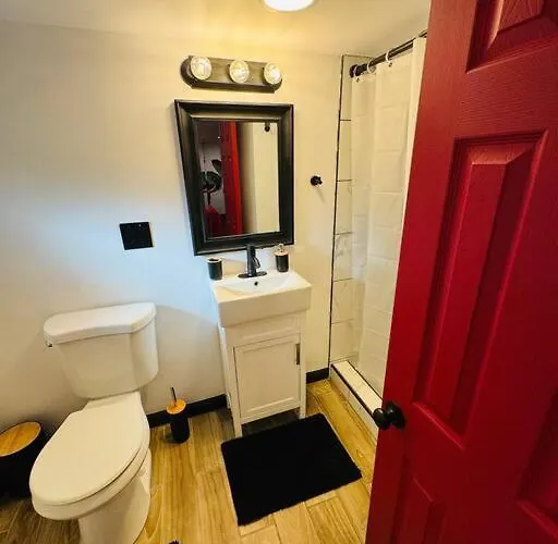 New Tiny Uptown Apartament