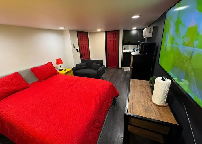 New Tiny Uptown Apartament
